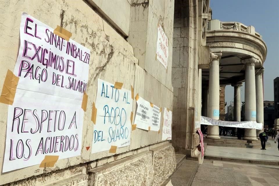 Sindicatos bloquearon Bellas Artes.