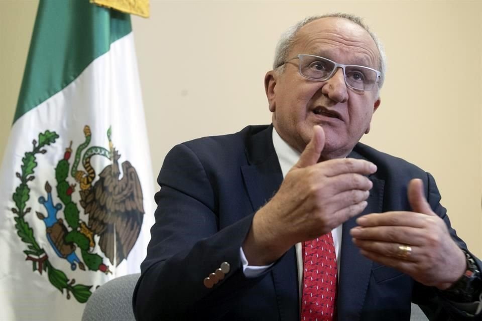 El negociador de México en el T-MEC, Jesús Seade, advirtió que podría haber riesgos con la contratación de un agregado laboral en la Embajada de Estados Unidos en México.