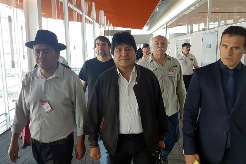 Evo Morales llegó este jueves al aeropuerto internacional de Ezeiza, en Buenos Aires, Argentina.