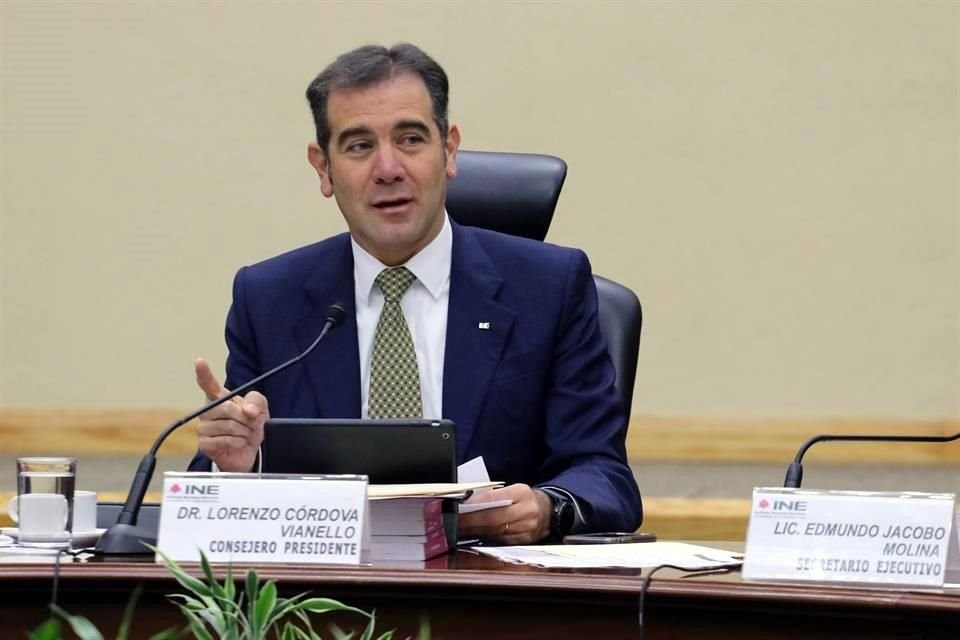 Lorenzo Córdova, consejero presidente del INE, expuso la necesidad de preservar el derecho a la salud de autoridades, trabajadores y ciudadanos.