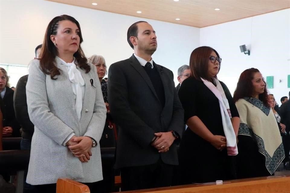 A la ceremonia han acudido Marko Cortés, dirigente nacional del PAN, Genoveva Huerta, líder de Acción Nacional en Puebla, y la diputada panista Verónica Sobrado.