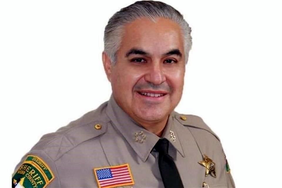 Martín Cuéllar, jefe del Departamento del Sheriff del Condado de Webb, pidió no cruzar a Nuevo Laredo.