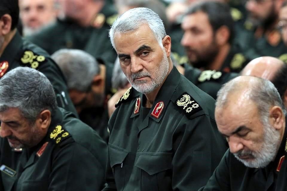 Qasem Soleimani (centro), líder de las Fuerzas especiales Quds, era uno de los militares más importantes de Irán.