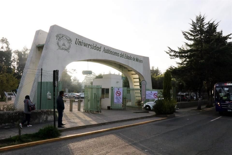Una iniciativa de reforma pretende que la Universidad Autónoma del Estado de México sea fiscalizada anualmente y transparente el uso de sus recursos.