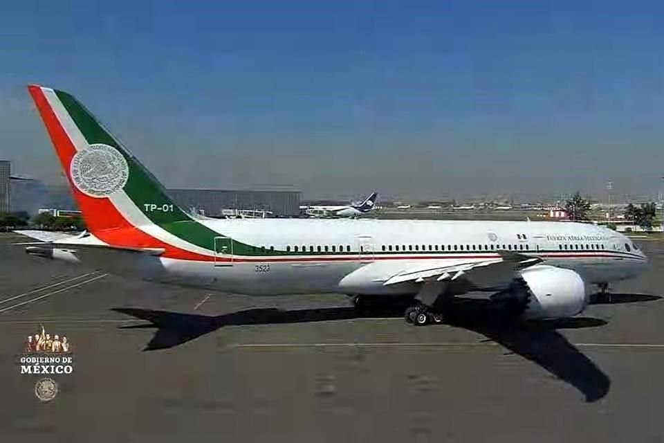 El avión presidencial regresará a México y permanecerá en el AICM.