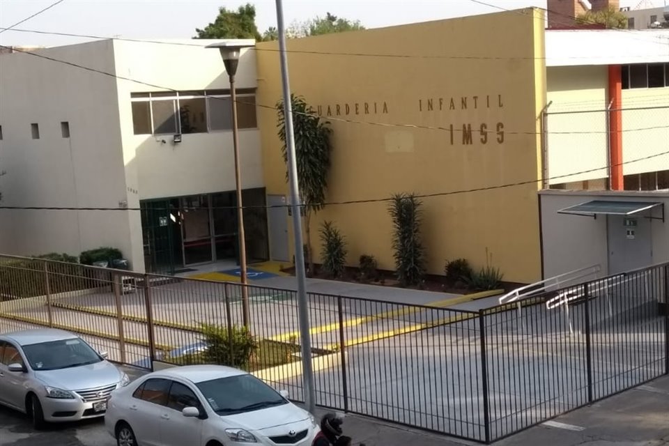 La guardería se ubica en la Calle Santa Mónica, en el Centro de Guadalajara.