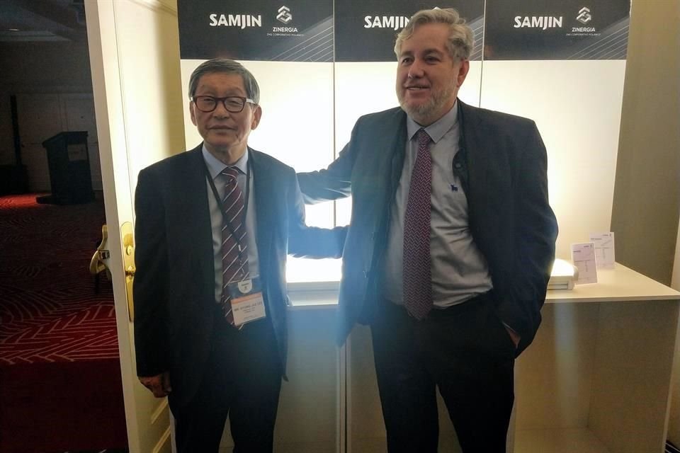 Gyung Jae Lee, presidente de Samjin, y Jernimo Garca, director general de Zinergia Mxico.