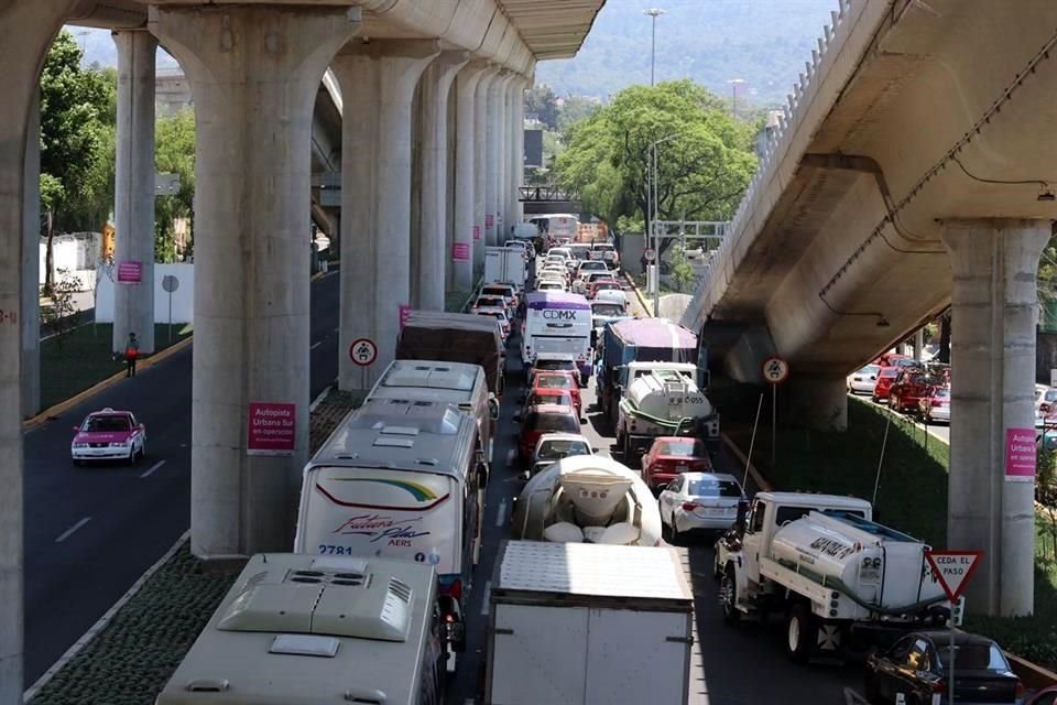 El cierre de un tramo de la Autopista Mxico-Cuernavaca lleva 12 horas.