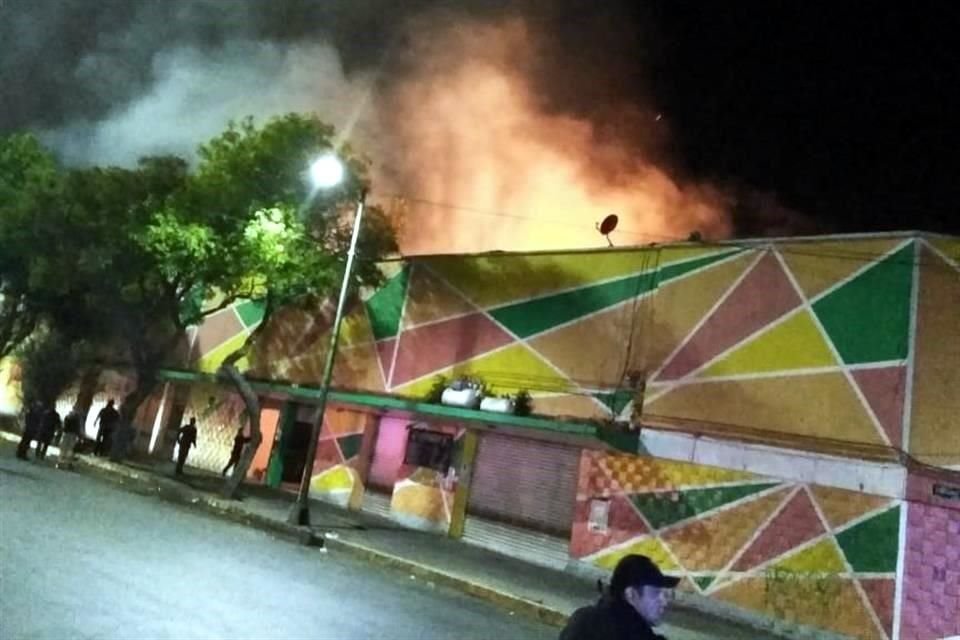 El mercado de la Colonia Morelos registró un incendio, que dejó 15 locales quemados, sin que registraran lesionados.