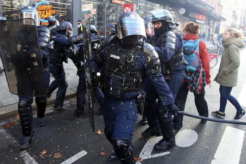 La Policía realizó un operativo durante la protesta en Lille, en el norte de Francia.