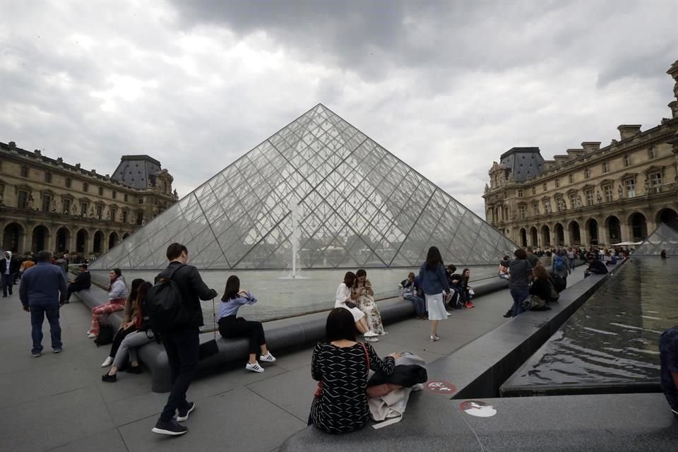 El Museo de Louvre es uno de los sitios más visitados en Francia.