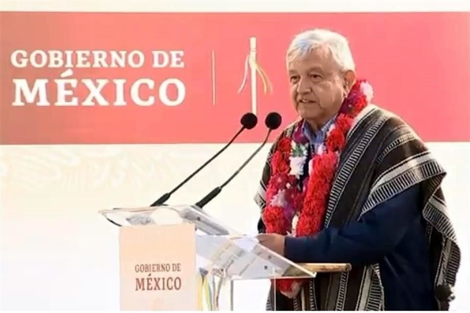 El Presidente en su diálogo  un diálogo con el pueblo mixe en Santa María Tepantlali, Oaxaca.