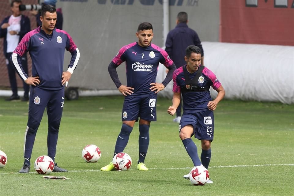 Chivas entrenó en Verde Valle, con miras a su partido de este martes ante Dorados de Sinaloa.