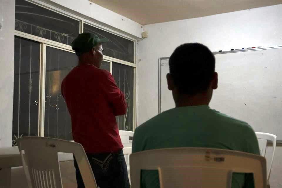 Jóvenes son plagiados por cárteles del narco que operan en Guerrero para esclavizarlos en la siembra de amapola o emplearlos como sicarios.