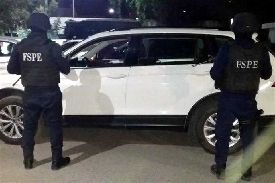 En el operativo, las autoridades también aseguraron vehículos.