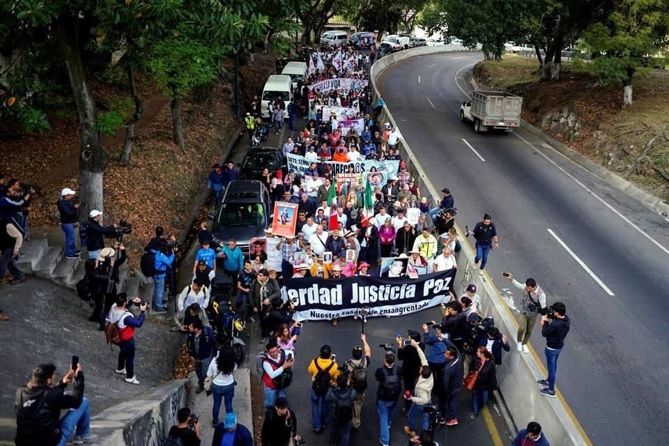 La caminata para exigir paz y justicia, en la que participan los LeBarón y Javier Sicilia, partió de Cuernavaca con rumbo a la CDMX.