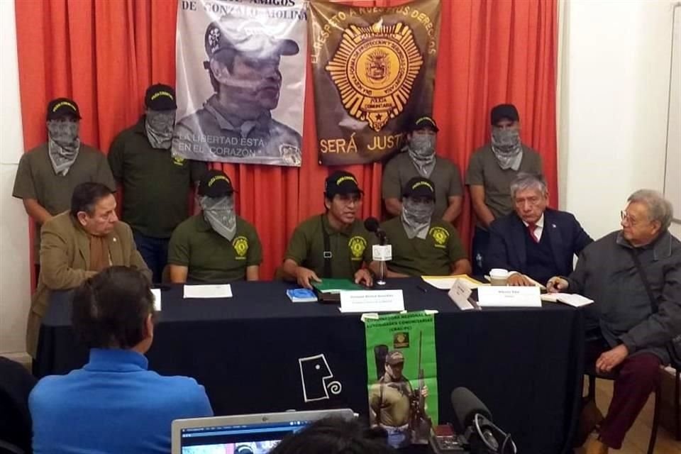 Integrantes de la CRAC-PC en conferencia de prensa en la Ciudad de México.