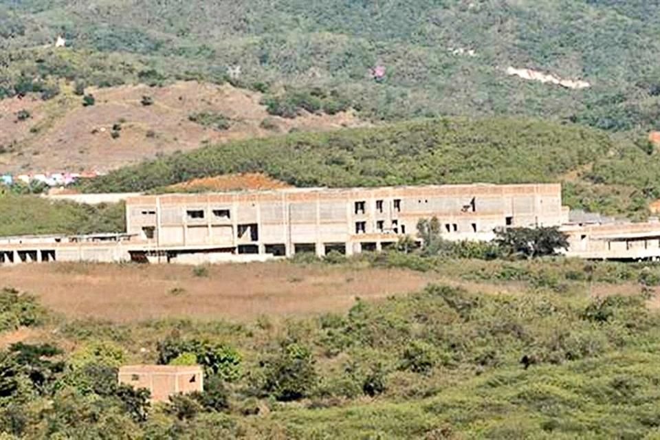 La construcción del Hospital Militar Regional de Especialidades en Mazatlán fue abandonada en 2010.
