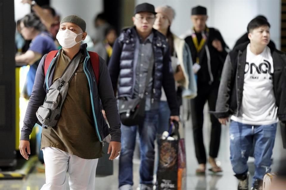 El número de muertos por el virus que se originó en la ciudad de Wuhan aumentó a 41 y más de mil 300 los casos confirmados en el mundo.