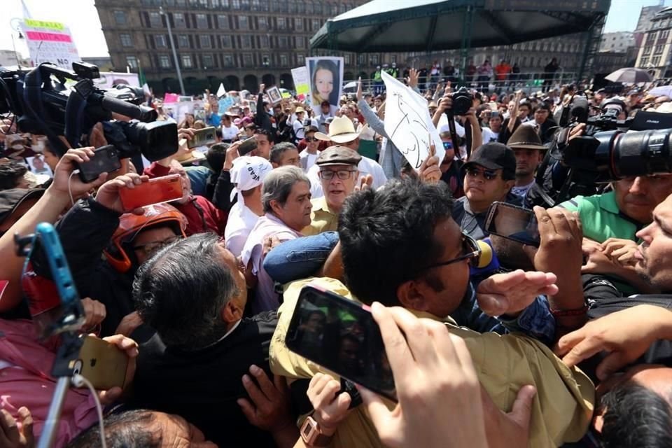 Ciudadanos que dijeron apoyar al Presidente López Obrador hicieron reproches a los integrantes de la Caminata.