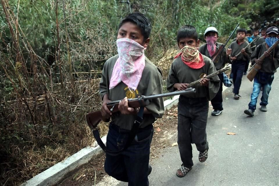 El pasado 22 de enero, un  grupo armado que opera en la zona de Chilapa, Guerrero, presentó a una veintena de niños como nuevos integrantes de su organización.