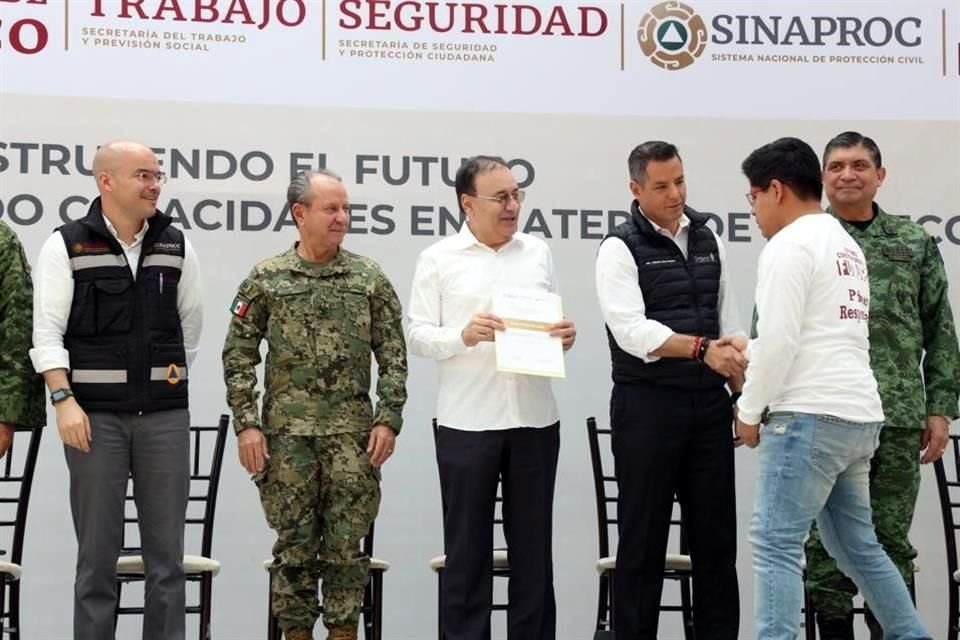 El Secretario Durazo estuvo en un evento en Oaxaca del Programa Jóvenes Construyendo el Futuro en Materia de Protección Civil.