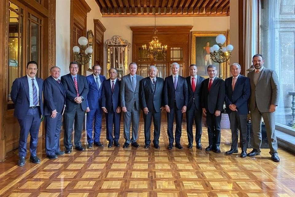 El Presidente se reunió en Palacio con Mandatarios estatales del tricolor.