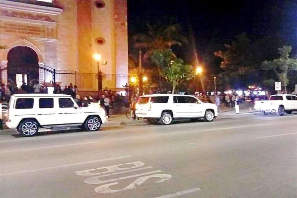 Con aval del Obispo de Culiacán, la Catedral fue cerrada y resguardada con camionetas blindadas para la boda de Alejandrina Gisselle Guzmán.