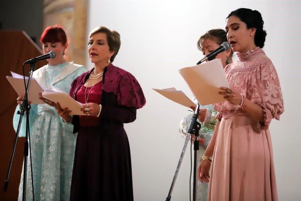 Presentación poética del Grupo Décima Lira durante el Festival de las letras Leona Vicario.