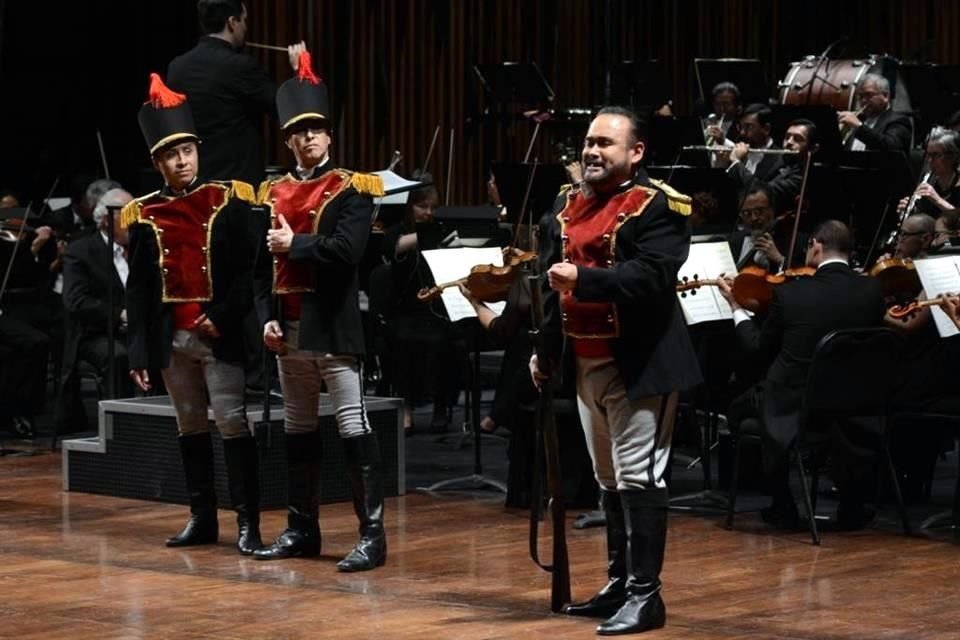 El tenor Javier Camarena durante su concierto en el Palacio de Bellas Artes.