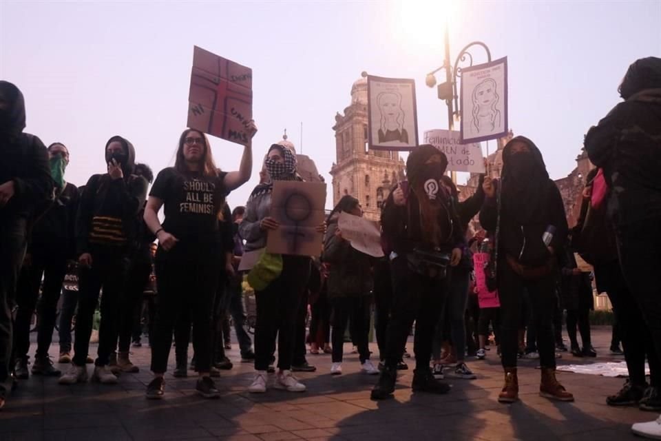 En la protesta las mujeres exigen justicia ante feminicidios.