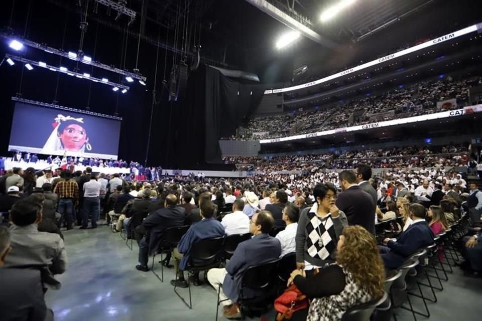 El Congreso Nacional de la CATEM se celebra en la Arena de la Ciudad de México.