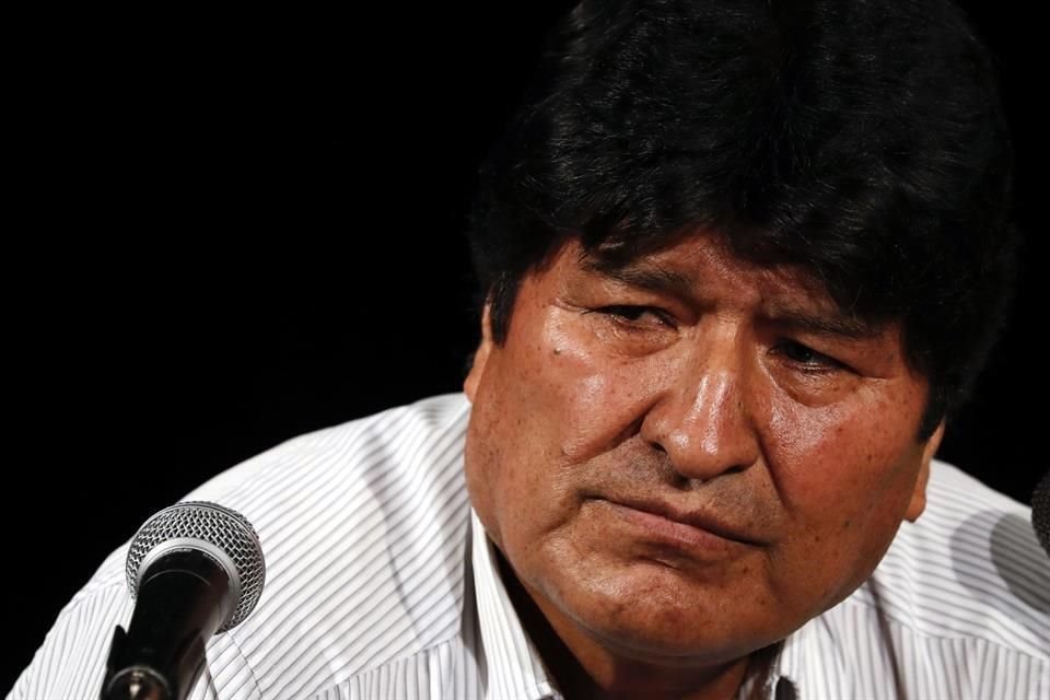 El Tribunal Supremo Electoral de Bolivia rechazó la candidatura de Evo Morales al Senado por no residir en el país.