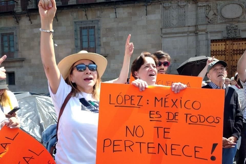 Los manifestantes acusaron al Presidente de hablar con medias verdades y burlarse de los mexicanos.