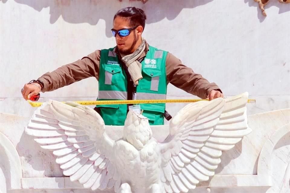 El águila del Hemiciclo a Juárez perdió la cabeza y presenta daños en sus alas; un hombre fue detenido acusado de vandalizarla.