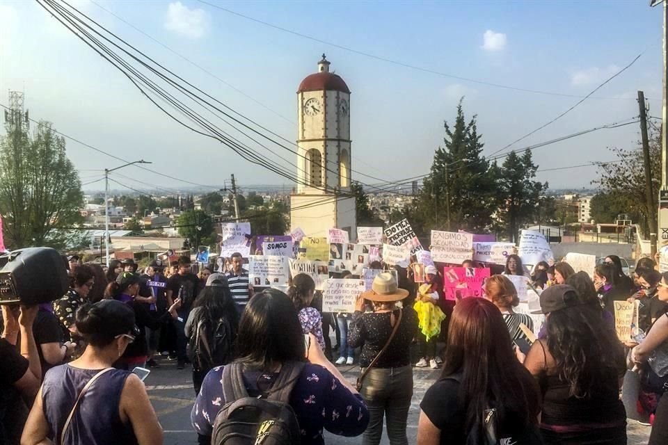 Organizaciones feministas y familiares realizaron una marcha en el Municipio de Coacalco en honor de Joseline, una joven de 17 años víctima de femicidio.