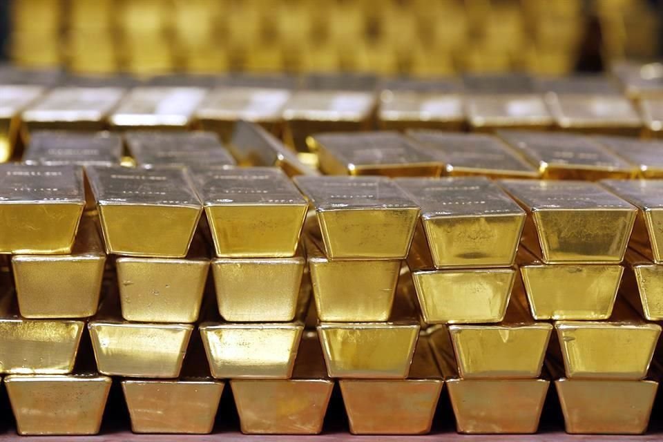 En los últimos días, el precio del oro ha rondado los mil 700 dólares, debido a la aversión al riesgo.