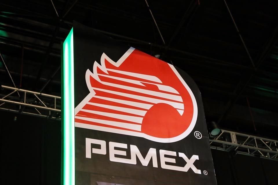 Pemex actualmente acarrea una pesada deuda de más de 107 mil millones de dólares.