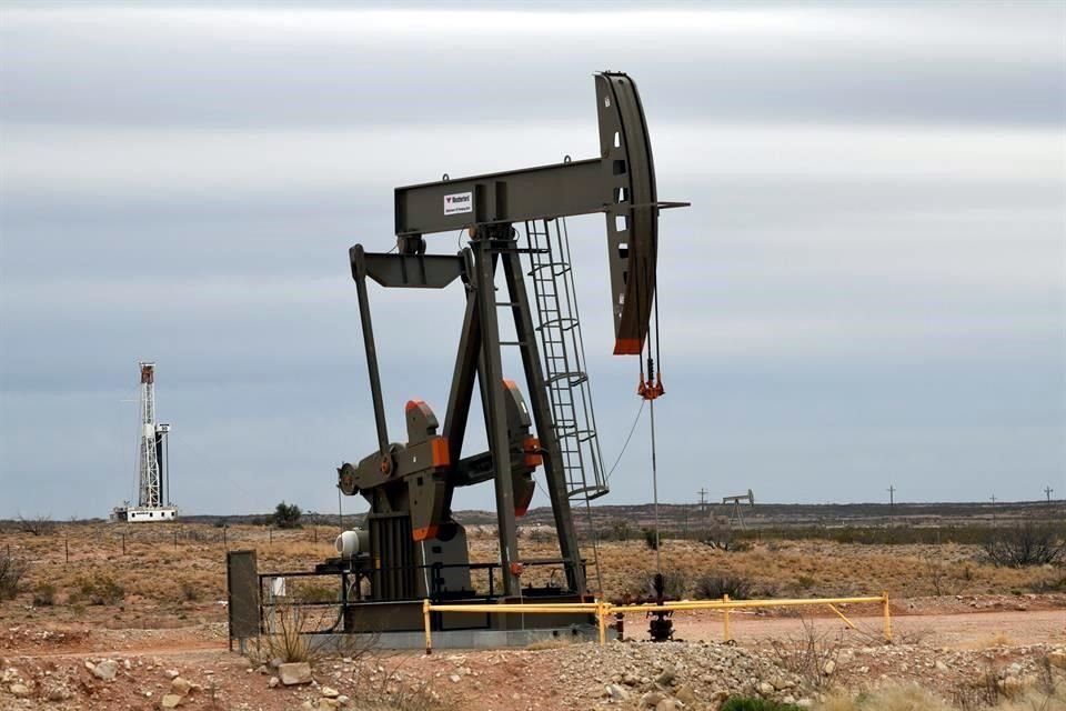 Texas, Luisiana, Oklahoma, Colorado y Nuevo México fueron las regiones más afectadas por los recortes de empleos en campos petroleros, según el informe.