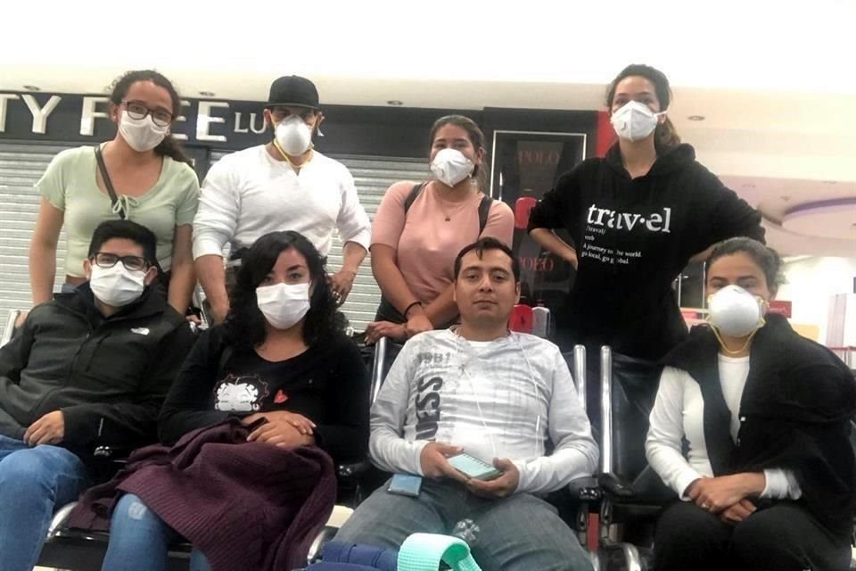 El cierre de fronteras en El Salvador por Covid-19 provocará que 8 mexicanos duerman en aeropuerto de ese país en espera de volver a México.