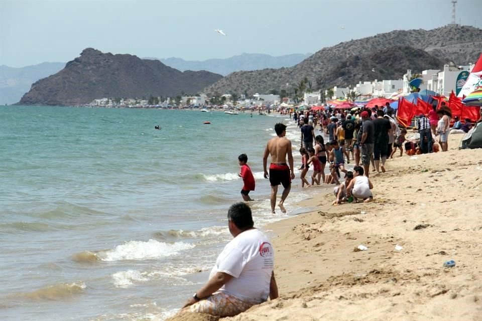 'Las playas de Jalisco y de México van a estar cerradas, así de claro', dijo Alfaro.