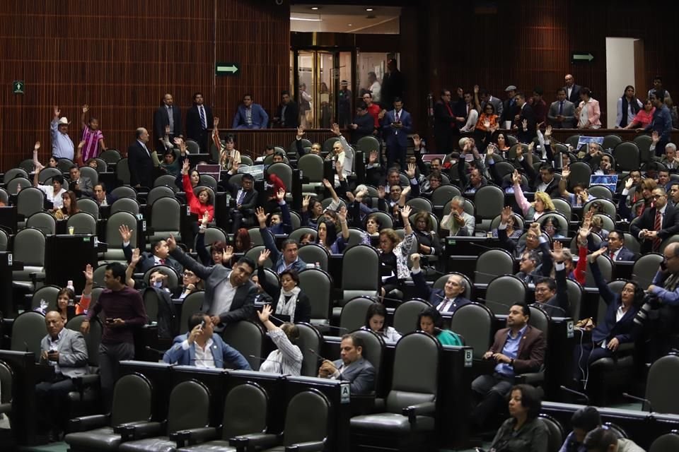 Mayoritean diputados de Morena y sus aliados, pues PRI, PAN y PRD no asistieron.