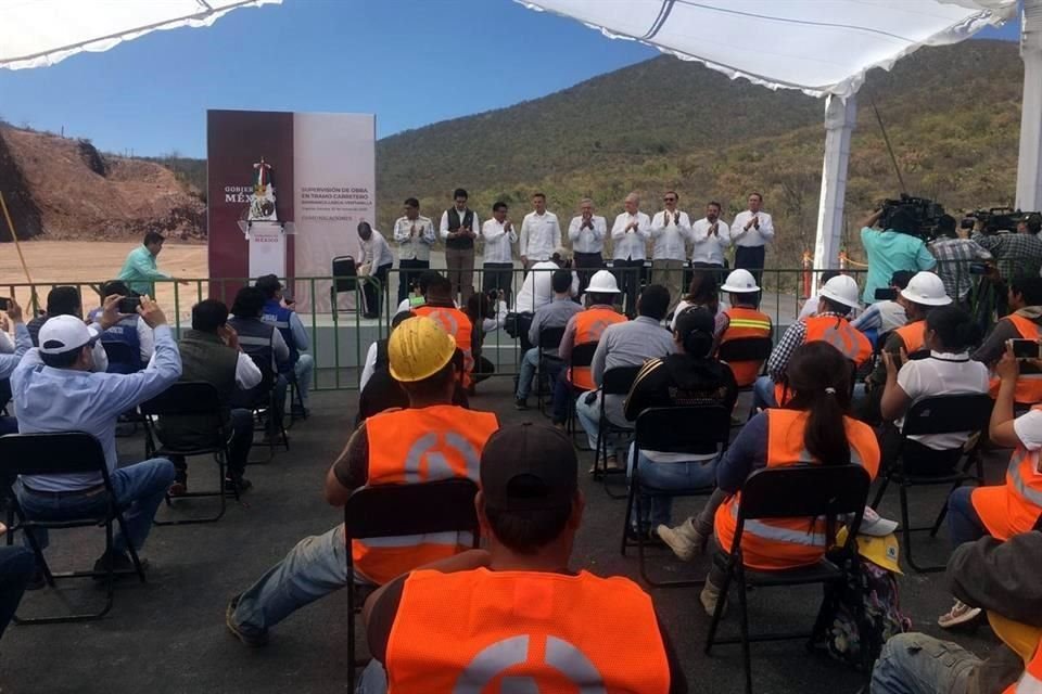 Al evento de AMLO en Oaxaca acudieron menos de 100 personas, la mayoría trabajadores.
