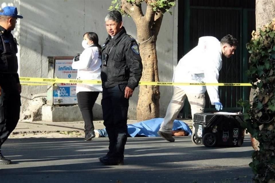 El 25 de marzo, un elemento de la Policía Auxiliar fue asesinado por varios sujetos que asaltaron un microbús de transporte público, en la Colonia Lindavista, Gustavo A. Madero.