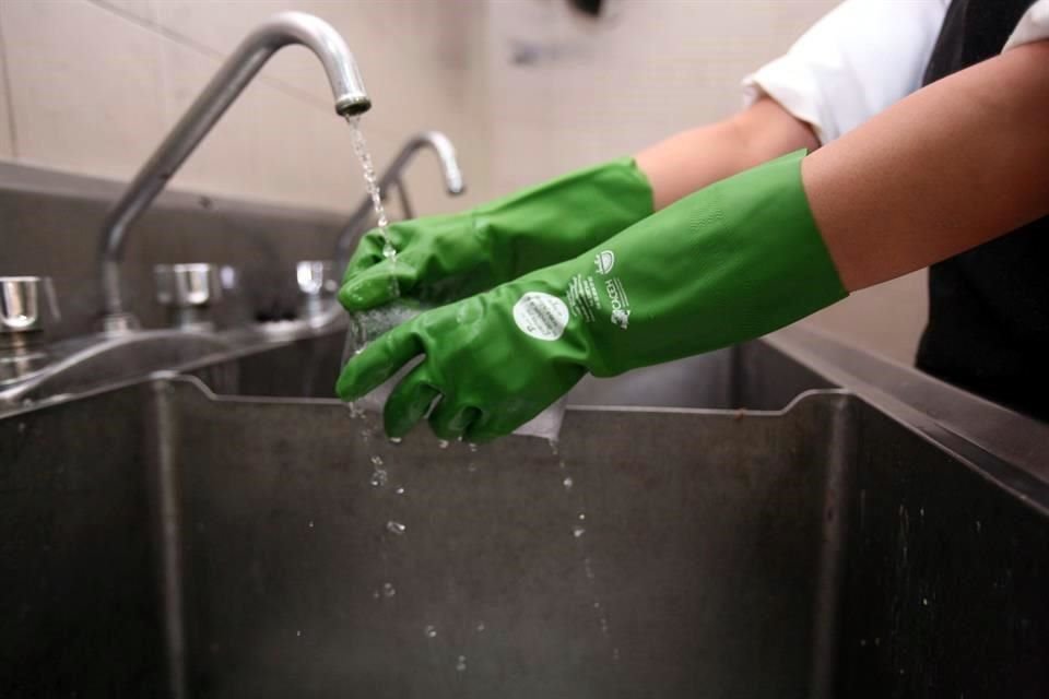 Lavarse las manos con jabón es una medida para evitar contagios de Covid-19.
