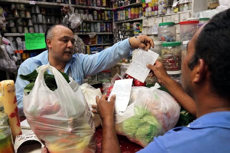 Desde este lunes, el Mercado Martnez de la Torre, en la Colonia Guerrero, reabri tras 21 das de suspensin por operar durante contingencia por #Covid_19.