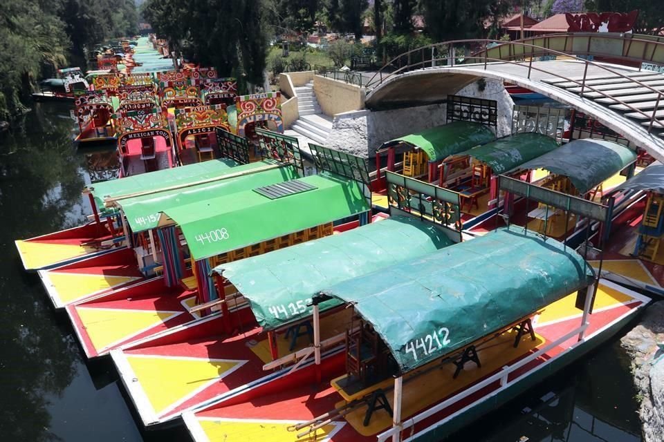 Los embarcaderos de Xochimilco lucen vacíos por la falta de clientes.