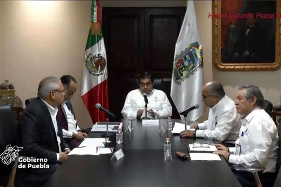 Autoridades de Puebla en conferencia de prensa para informar de la situación de los casos de Covid-19 en la entidad.
