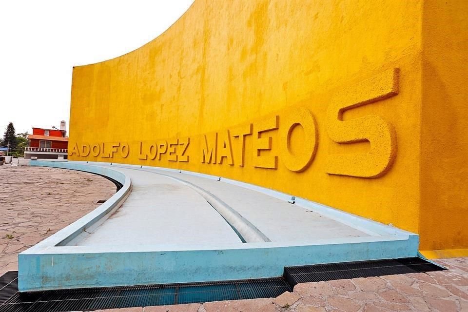 El 'Muro Amarillo' obra rescatada a iniciativa de vecinos de Unidad Habitacional Adolfo López Mateos, en Tlalnepantla.