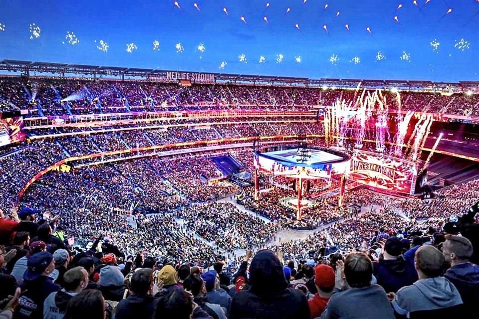 Lo que el año pasado fue un evento ante 82 mil 265 personas (foto), Wrestlemania se celebrará sin público en instalaciones de WWE en Orlando.